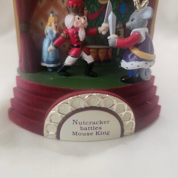 Nutcracker Battles Mouse King Musical Ornament AGC 2001 Carlton Cards HB - Picture 9 of 9